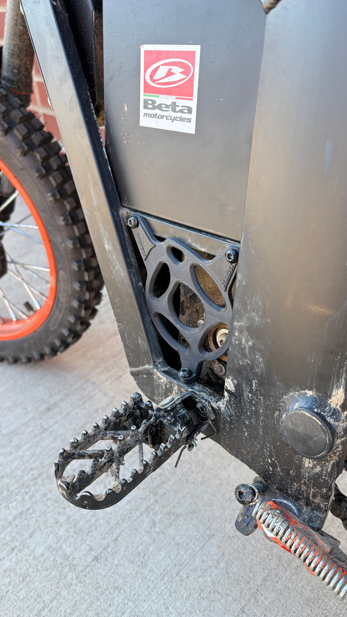 Tuttio motor cover